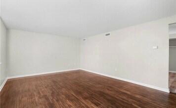 22 Strasbourg Dr, Unit Lower in Cheektowaga, NY - Building Photo - Building Photo