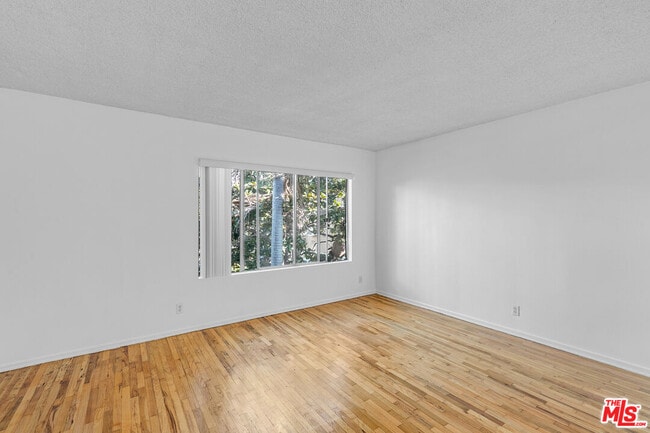 1627 S Bundy Dr in Los Angeles, CA - Building Photo - Building Photo