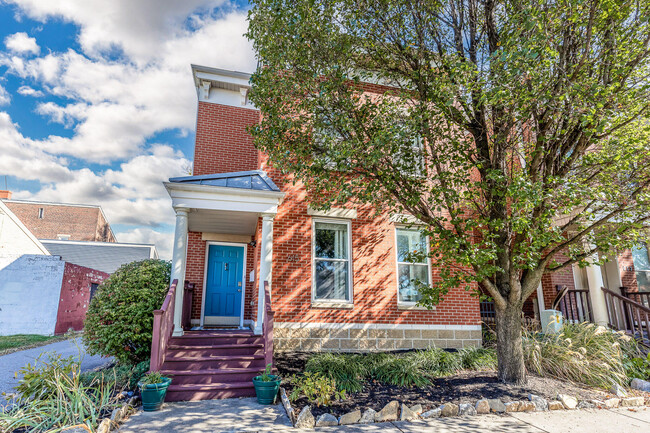 property at 615 Saratoga St