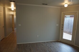 702 N Englewood Ave in Lubbock, TX - Building Photo - Building Photo