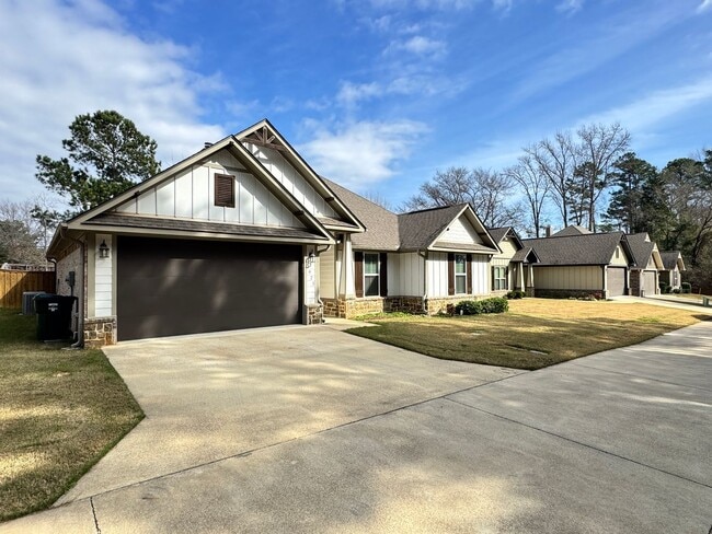 3925 Old Omen Rd in Tyler, TX - Building Photo - Building Photo