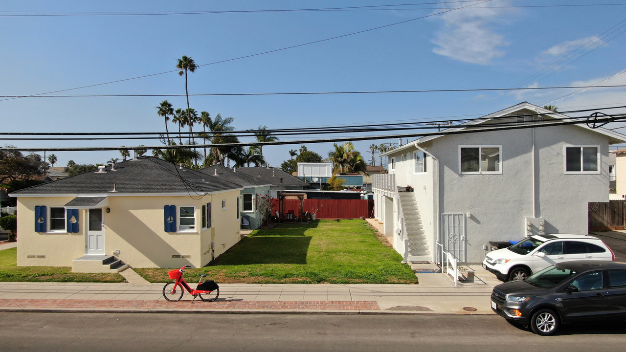 4704-12 Long Branch Ave in San Diego, CA - Foto de edificio