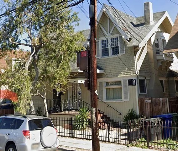 2626 S Budlong Ave, Unit 2626 S Budlong Ave