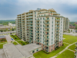 The Azalea at Royal Gardens in Burlington, ON - Building Photo - Building Photo