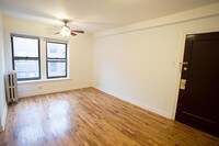Thumbnail - Woodlawn Terrace Apartments in Chicago, Illinois