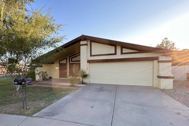property at 5221 W Harmont Dr