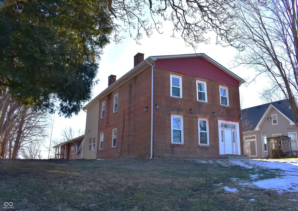 35 W High St in Mooresville, IN - Building Photo