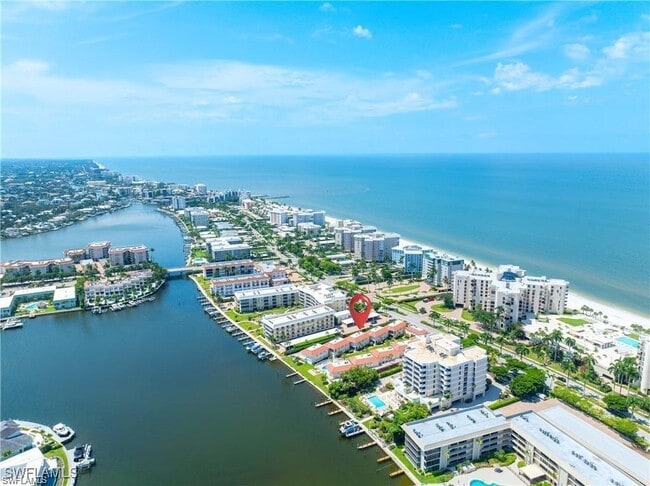 property at 3070 Gulf Shore Blvd N