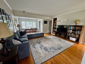 1283 Colonial Rd in Memphis, TN - Building Photo - Building Photo