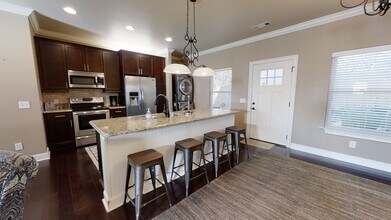 Heisman Villa Townhome in Auburn, AL - Building Photo - Building Photo