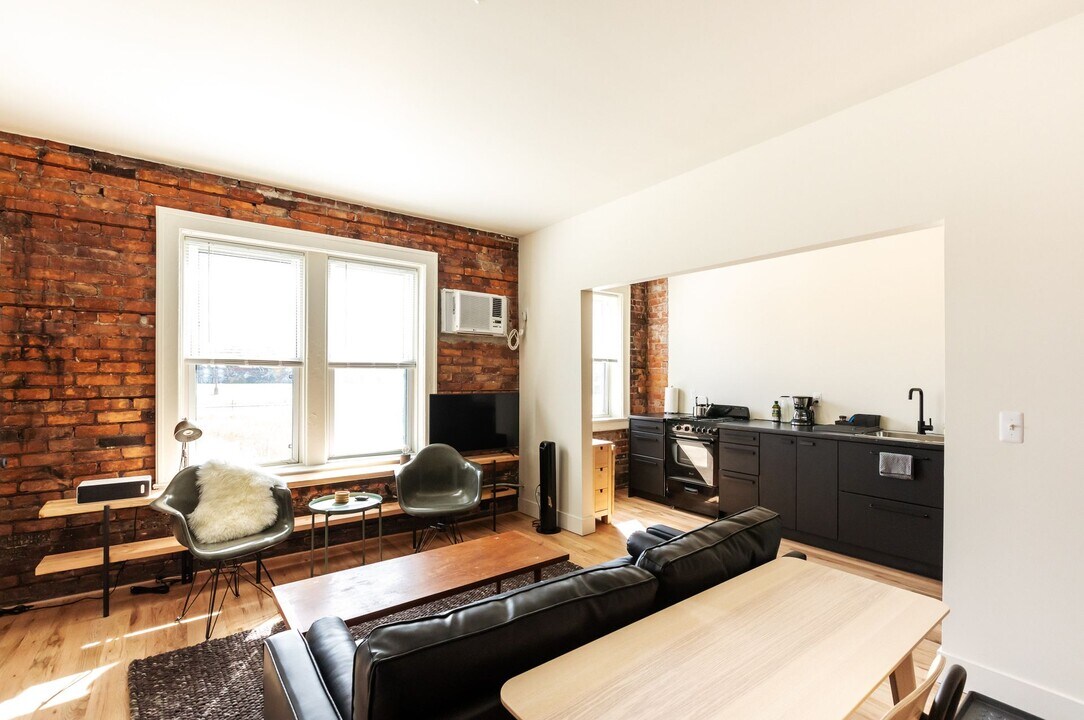 The Charlotte Apartments in Detroit, MI - Building Photo