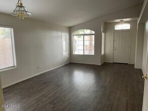 8006 W Adam Ave in Peoria, AZ - Building Photo - Building Photo