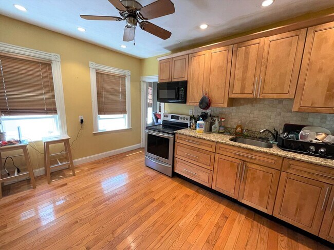 40 Newbern Ave, Unit 1A in Medford, MA - Building Photo - Building Photo