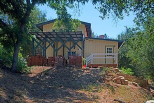 12618 Sierra Rojo Rd in Valley Center, CA - Building Photo