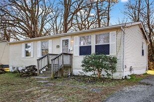 47499 Southampton Dr in Lexington Park, MD - Building Photo