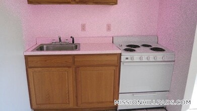 59 S Huntington Ave in Boston, MA - Building Photo - Building Photo