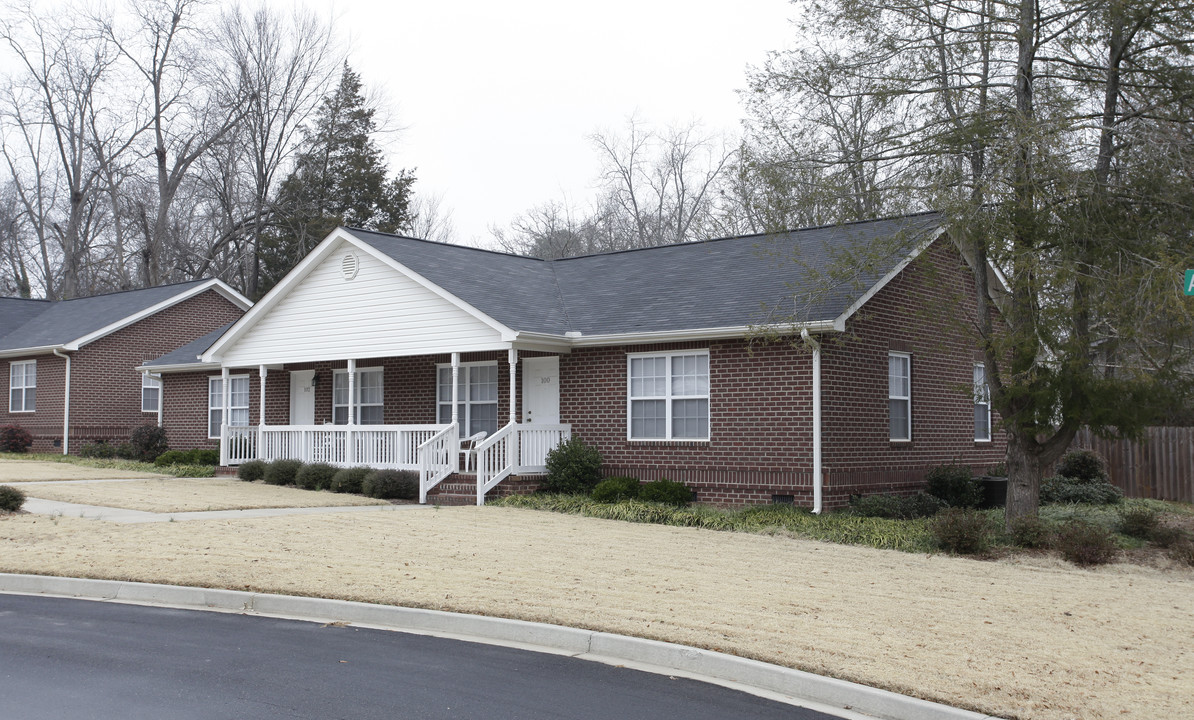 Carolina Oaks in Anderson, SC - Foto de edificio