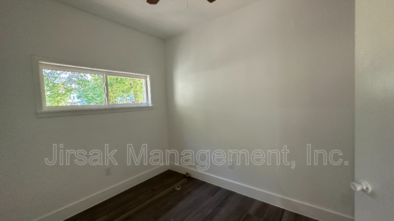 102 7th St SW in Paris, TX - Building Photo