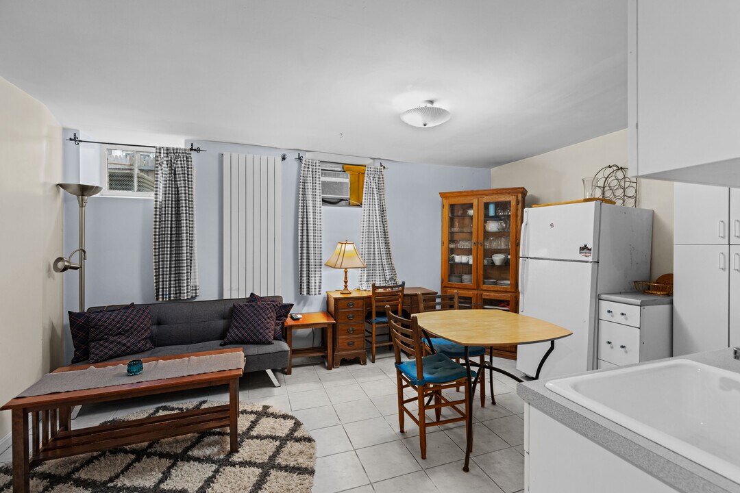 56 Hobson St, Unit G in Boston, MA - Building Photo