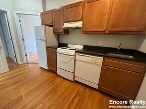 115 Salem St, Unit #12 in Boston, MA - Building Photo - Building Photo