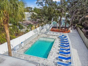 1523 Bayshore Blvd in Dunedin, FL - Foto de edificio - Building Photo