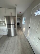 1142 E 65th St in Inglewood, CA - Foto de edificio - Building Photo