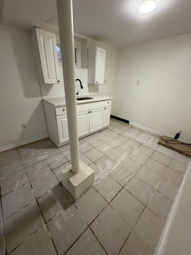 53 39th St, Unit Basement