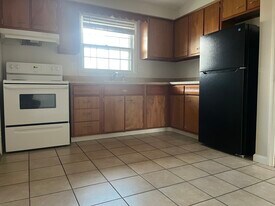 43 Charter Oak St, Unit D in Manchester, CT - Building Photo