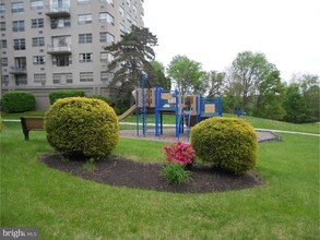 1030 E Lancaster Ave in Bryn Mawr, PA - Building Photo - Building Photo
