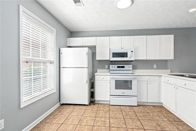 1477 N Donahue Dr in Auburn, AL - Building Photo - Building Photo