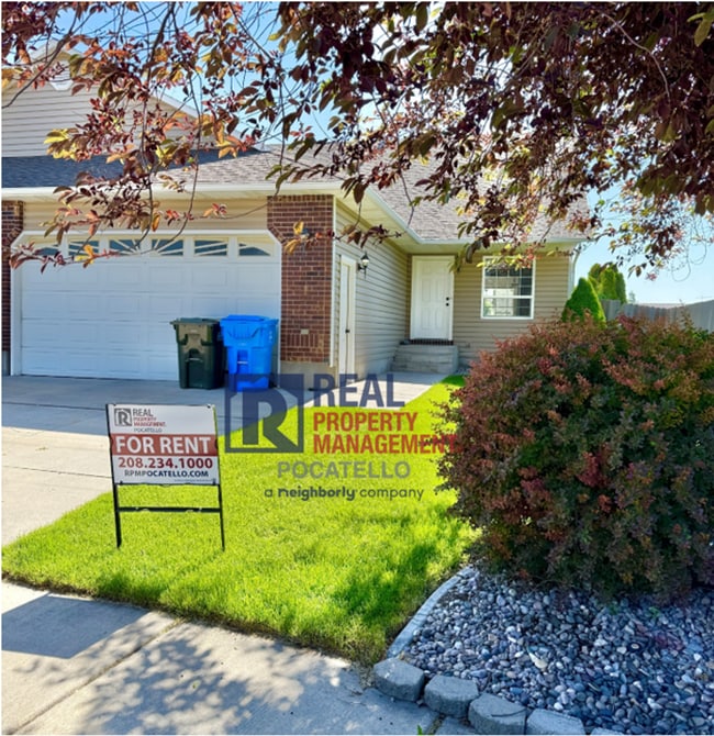 1584 Dustin Cir in Pocatello, ID - Building Photo - Building Photo