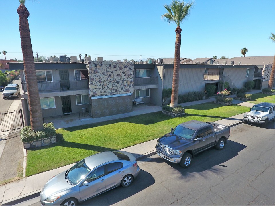 Coco Palms Apartments in El Centro, CA - Building Photo