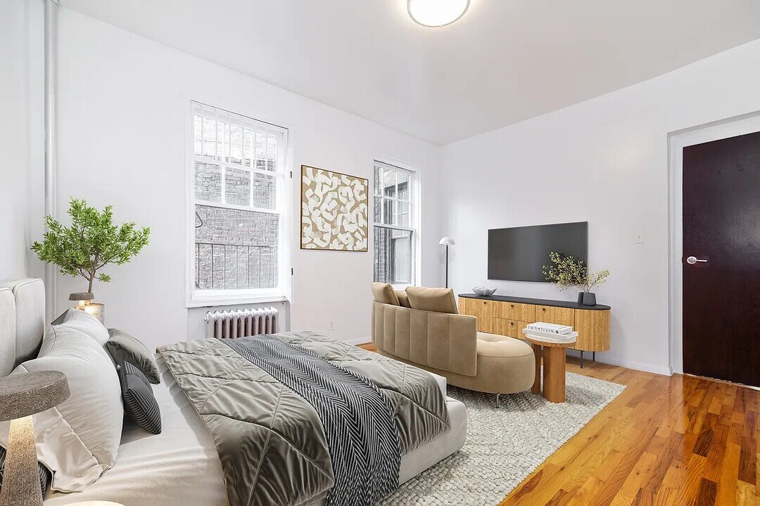 90 Bank St in New York, NY - Building Photo