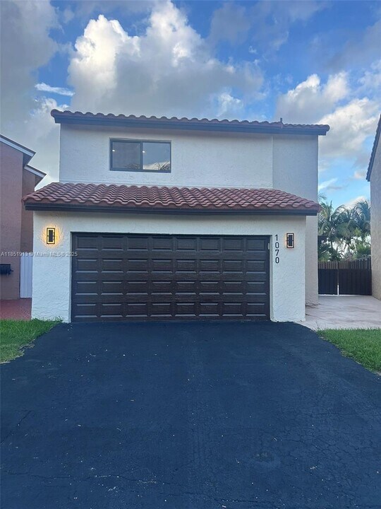 1070 SW 135th Pl in Miami, FL - Building Photo