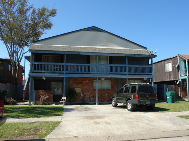 3609 Martinique Ave in Kenner, LA - Foto de edificio - Building Photo