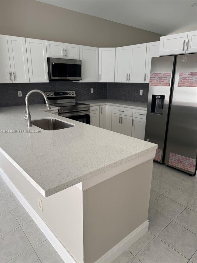 366 E Riverbend Dr in Sunrise, FL - Building Photo - Building Photo