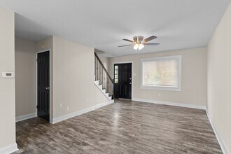Courtyard Townhouse Apartments in Kirkwood, MO - Building Photo - Interior Photo