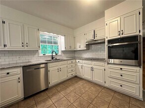 4794 Cambridge Dr in Atlanta, GA - Building Photo - Building Photo