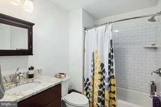 427 Monroe St in Philadelphia, PA - Building Photo - Building Photo