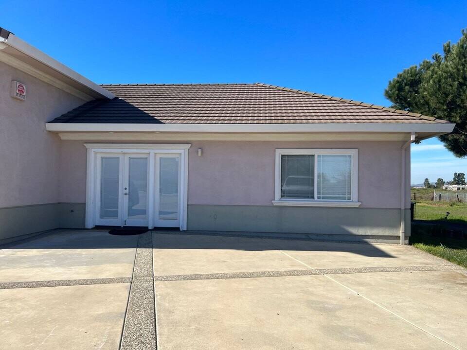 10767 Hale Ave in Morgan Hill, CA - Building Photo