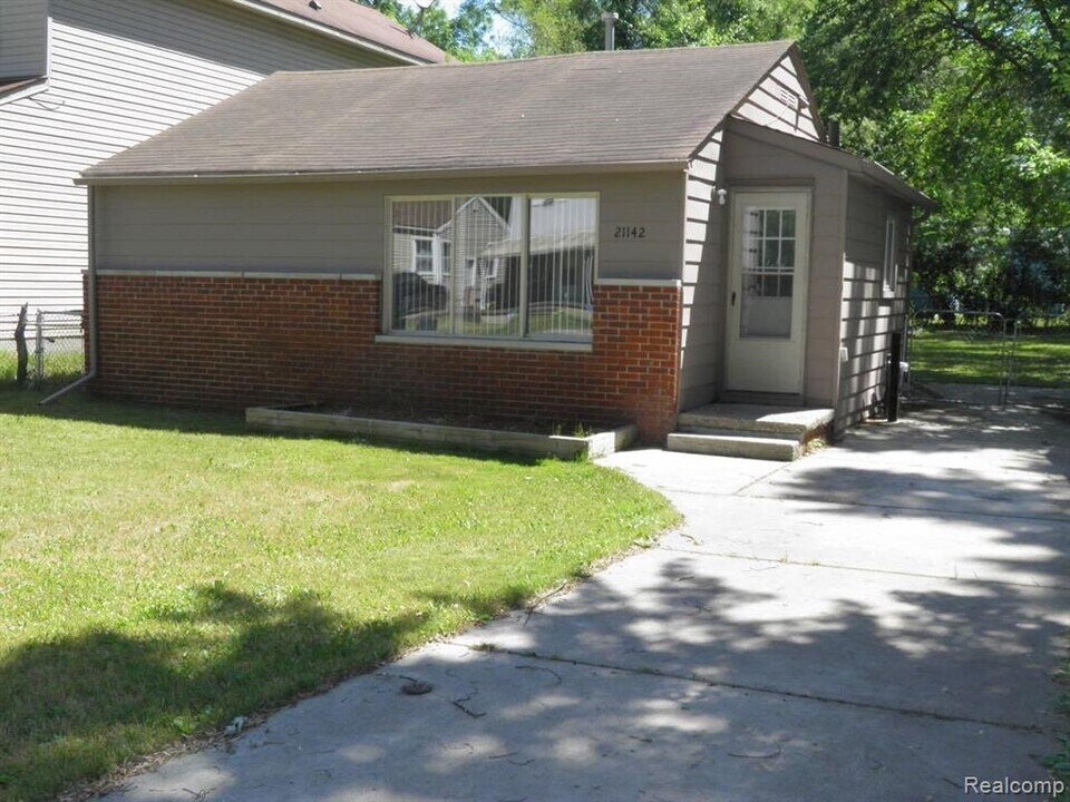 21142 Ontaga St in Farmington Hills, MI - Building Photo