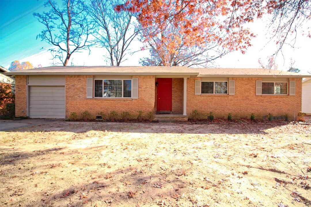 7917 Hermitage Dr in Fort Smith, AR - Building Photo