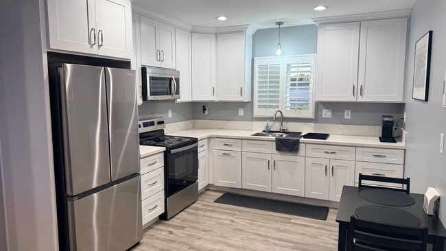 property at 1529 N Pass Ave