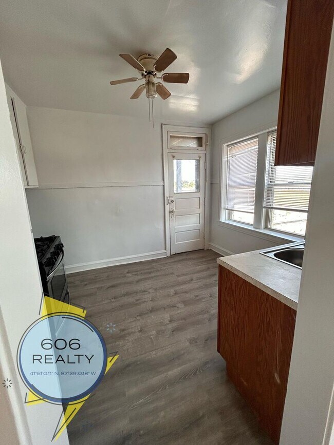 3153 N Long Ave in Chicago, IL - Building Photo - Building Photo