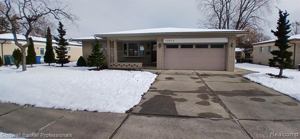 30632 Ohmer Dr in Warren, MI - Building Photo