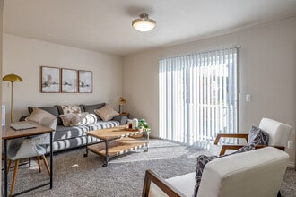 Blue Heron Pointe in Ypsilanti, MI - Building Photo - Interior Photo