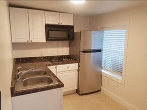 4301 SW 135th Ave, Unit Anexo Y in Miami, FL - Building Photo - Building Photo