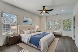 Henley Avondale in Avondale Estates, GA - Building Photo - Interior Photo