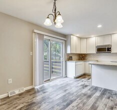 647 Saltzman Rd in Severna Park, MD - Foto de edificio - Building Photo