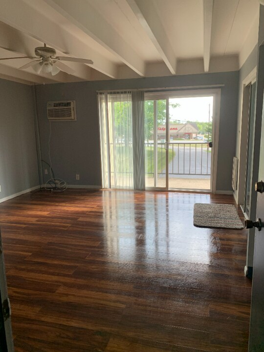 728 Ohio Pike in Cincinnati, OH - Building Photo